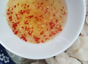 Hình của món Thịt luộc chấm nước mắm chua cay.