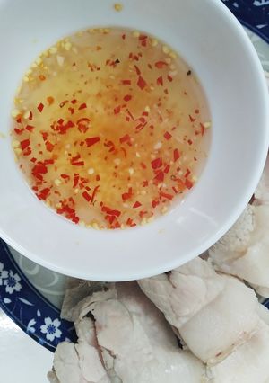 Hình của món Thịt luộc chấm nước mắm chua cay.