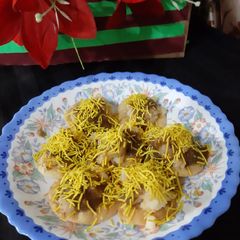A picture of Sev puri.