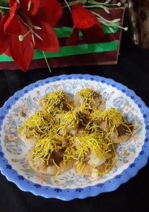 A picture of Sev puri.