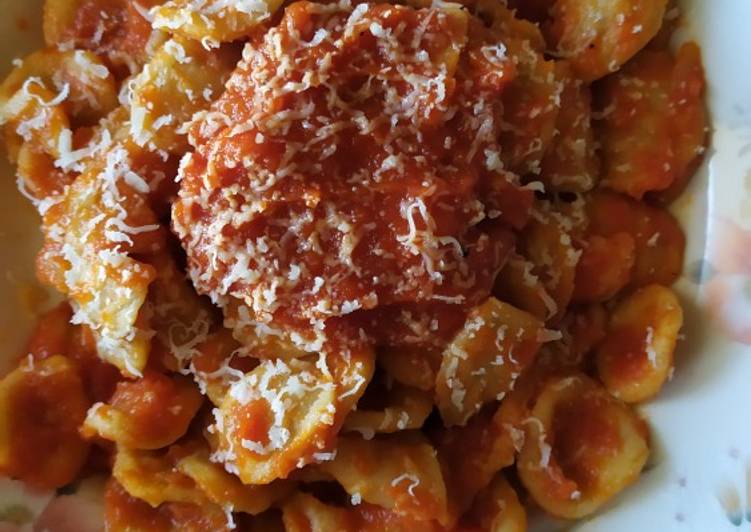 Simple Way to Prepare Quick Orecchiette con sugo di datterini arrostiti