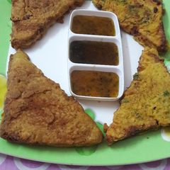 A picture of Bread pakora.