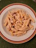 Penne cu piept de pui, porumb și sos de smântână