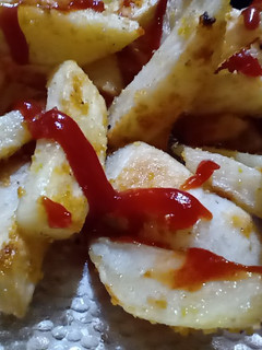 Una foto de Papas "fritas" al horno con un toque especial