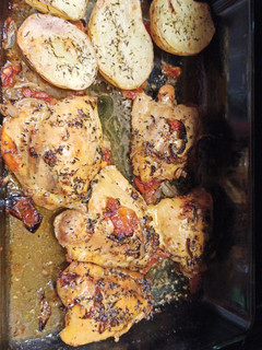 Una foto de Pollo al horno con patatas panadera