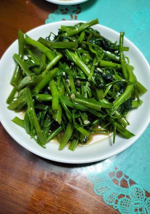 Hình của món Rau muống xào tỏi bất bại.