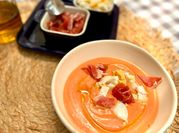 Una foto de salmorejo cordobés