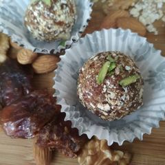 A picture of Date Laddoo.
