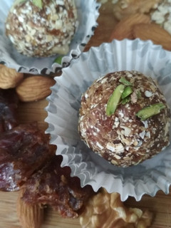A picture of Date Laddoo.