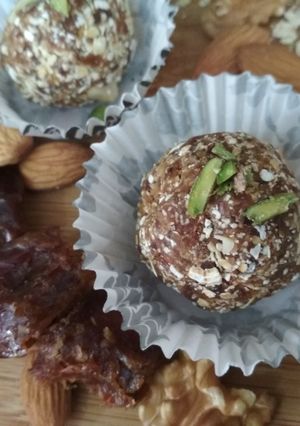A picture of Date Laddoo.
