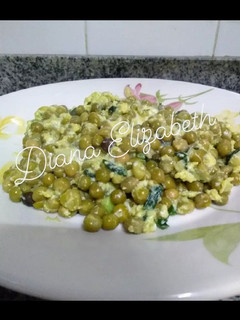 Una foto de Revuelto de arvejas en 3 minutos.👩🏼🍳