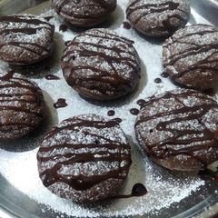 A picture of Wheat flour chocolate mini cake.