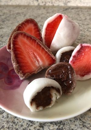 Foto di Mochi classici e al cacao, con la Nutella e le fragole 🍓 🍡 (ricetta Giapponese 🇯🇵)
