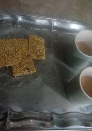 A picture of Till ki chikki yummy and crispy winter sogaat.