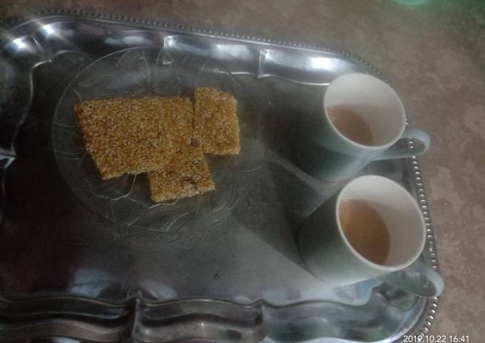 Recipe: Yummy Till ki chikki yummy and crispy winter sogaat