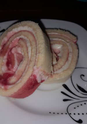 Una foto de Pionono Con Queso Crema y Mermelada
