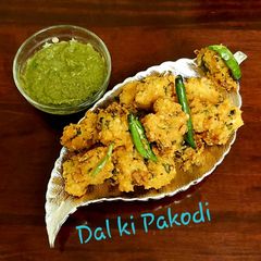 A picture of Dal ke Pakode.