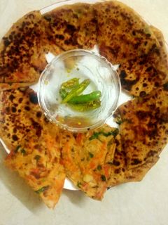 आलू का पराठा (aloo ka paratha recipe in Hindi) रेसिपी मुख्य फोटो