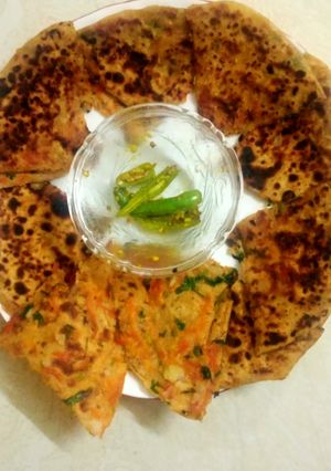आलू का पराठा (aloo ka paratha recipe in Hindi) रेसिपी मुख्य फोटो