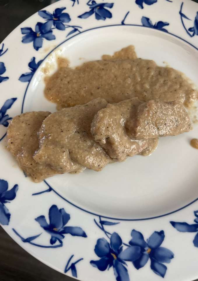 Una foto de Solomillo de cerdo con salsa de setas al oporto