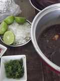 Sopa ranchera de repollo y frijoles negros de la nana
