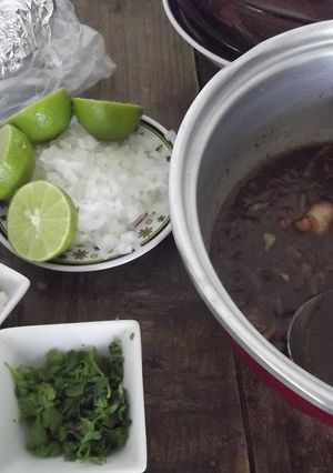 Una foto de Sopa ranchera de repollo y frijoles negros de la nana