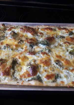 A picture of Broccoli pizza.