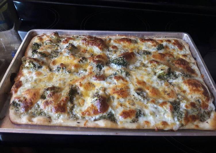 Recipe of Perfect Broccoli pizza