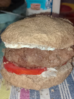 Una foto de Hamburguesas caseras y pan casero