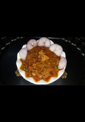 A picture of Mushroom Matar Masala.