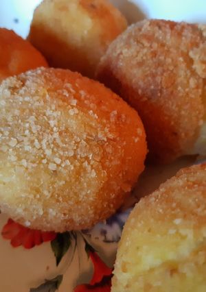 Una foto de • Bombas de papa con queso 🥔🧀 •