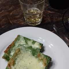 Una foto de Pañuelitos espinacados, con jamón y muzza