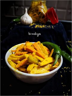 લીલી હળદર નું અથાણું (Lili Haldar Athanu Recipe In Gujarati) રેસીપી મુખ્ય ફોટો