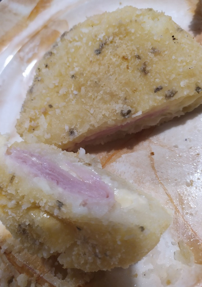 Una foto de Bombas de papas (Horno) rellena de jamón y queso