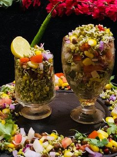 स्प्राउट्स चाट (Sprouts Chaat recipe in Hindi) रेसिपी मुख्य फोटो
