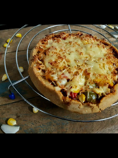 કોર્નમિલ પીઝા (Cornmeal Pizza Recipe In Gujarati) રેસીપી મુખ્ય ફોટો