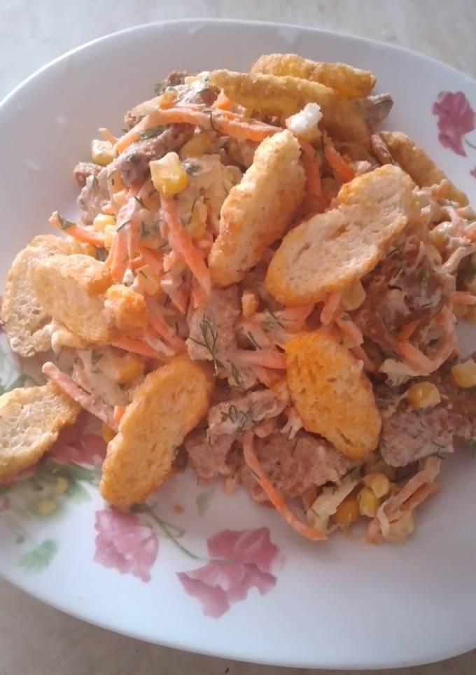 Салат с копчёной курицей и корейской морковью