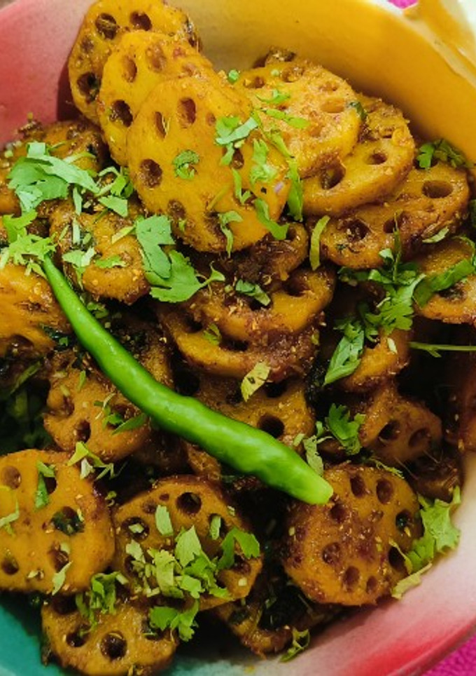 कमल ककड़ी की सब्जी (lotus stam dry sabji recipe in Hindi) रेसिपी मुख्य फोटो