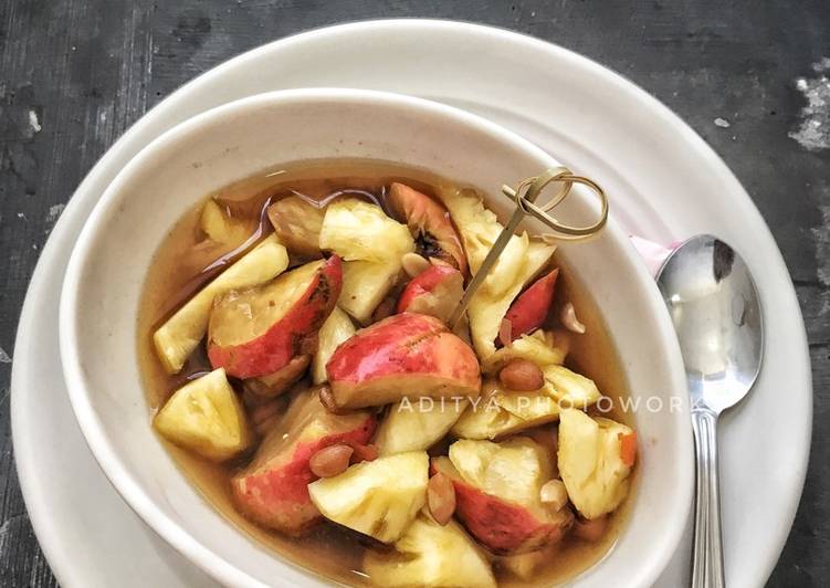 Asinan Buah Jambu Mente dan Nanas
