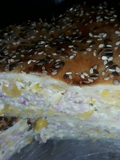 Una foto de Tarta de choclo, jamón y queso