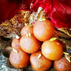 A picture of Gulab Jamun.