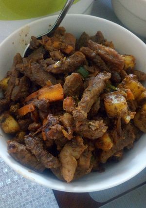 A picture of Pineapple Stir fry beef.