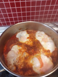 Una foto de Chorizo con huevos y tomate