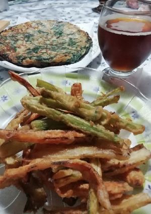 Una foto de Cena liviana: Tempura de pencas, zanahoria y apio