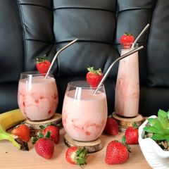 A picture of Strawberry Banana smoothie.