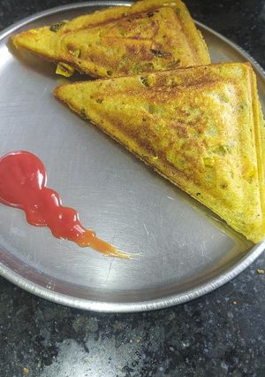 बिना ब्रेड के सैंडविच (bina bread ke sandwich recipe in Hindi) रेसिपी मुख्य फोटो