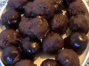 Una foto de bolas de coco dulces