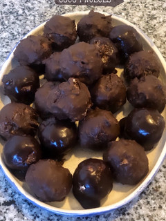 Una foto de Bombones de Coco 🥥 🍫