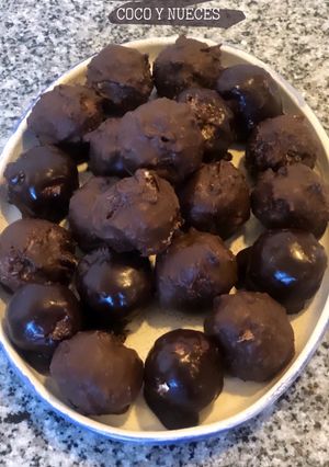Una foto de Bombones de Coco 🥥 🍫