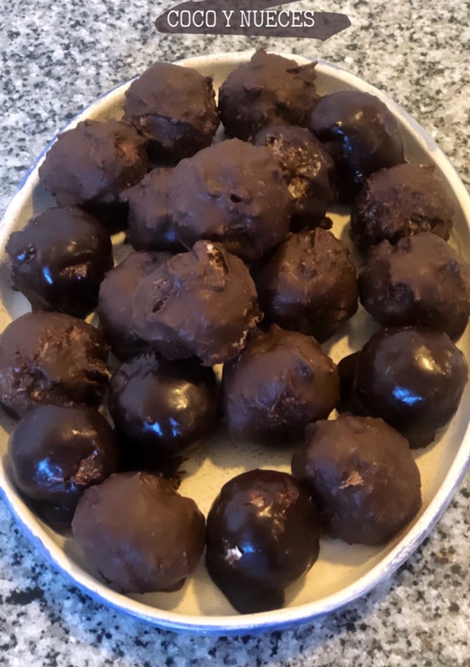Una foto de Bombones de Coco 🥥 🍫
